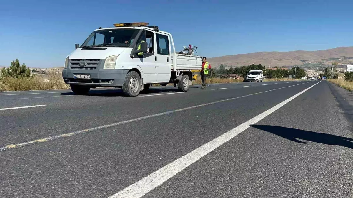 Eski Trafik Çizgileri Siliniyor