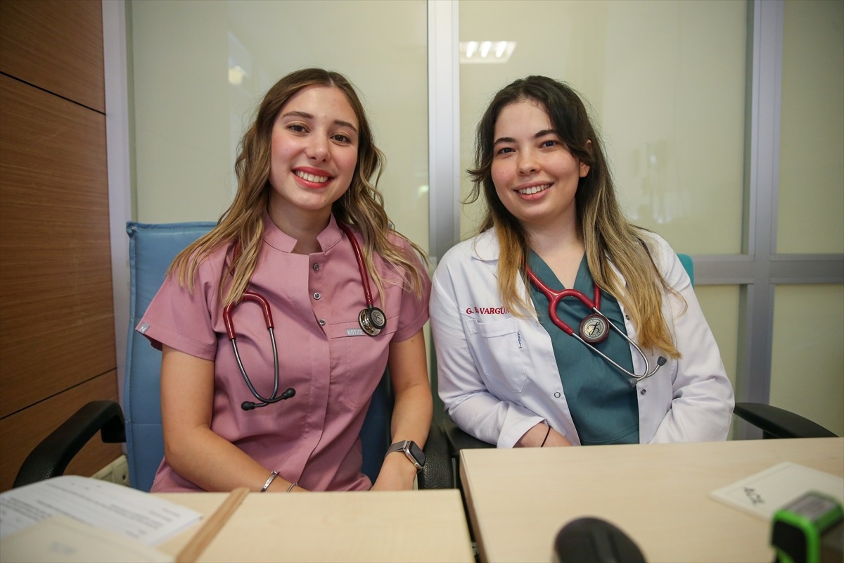 5 Arkadaş Doğdukları Hastanede Hekim Oldu