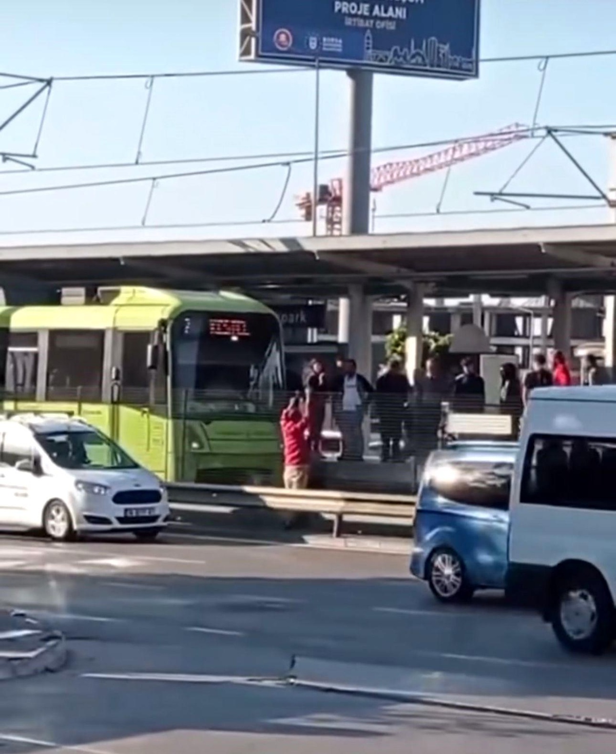 Bursa\'da Metro Raylarında Tehlikeli Anlar