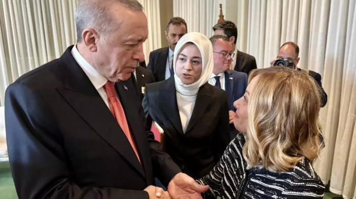 Erdoğan ile görüşen Meloni\'nin samimi bakışları gündem oldu