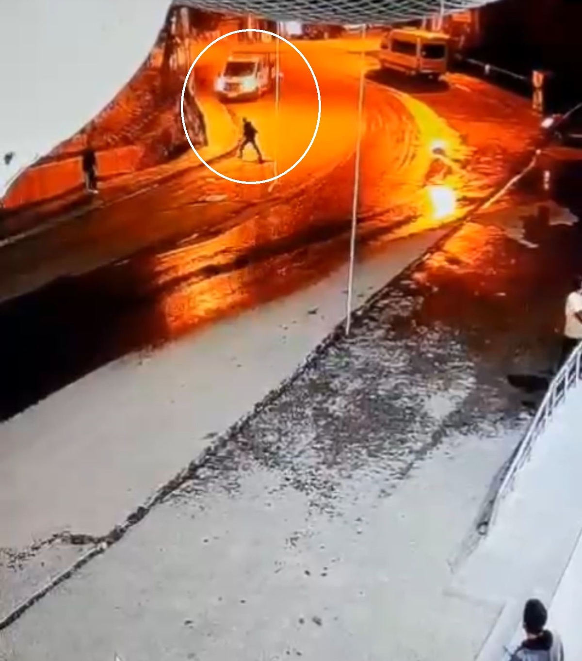 Hakkari\'de Freni Boşalan Kamyonet Kaza Yaptı