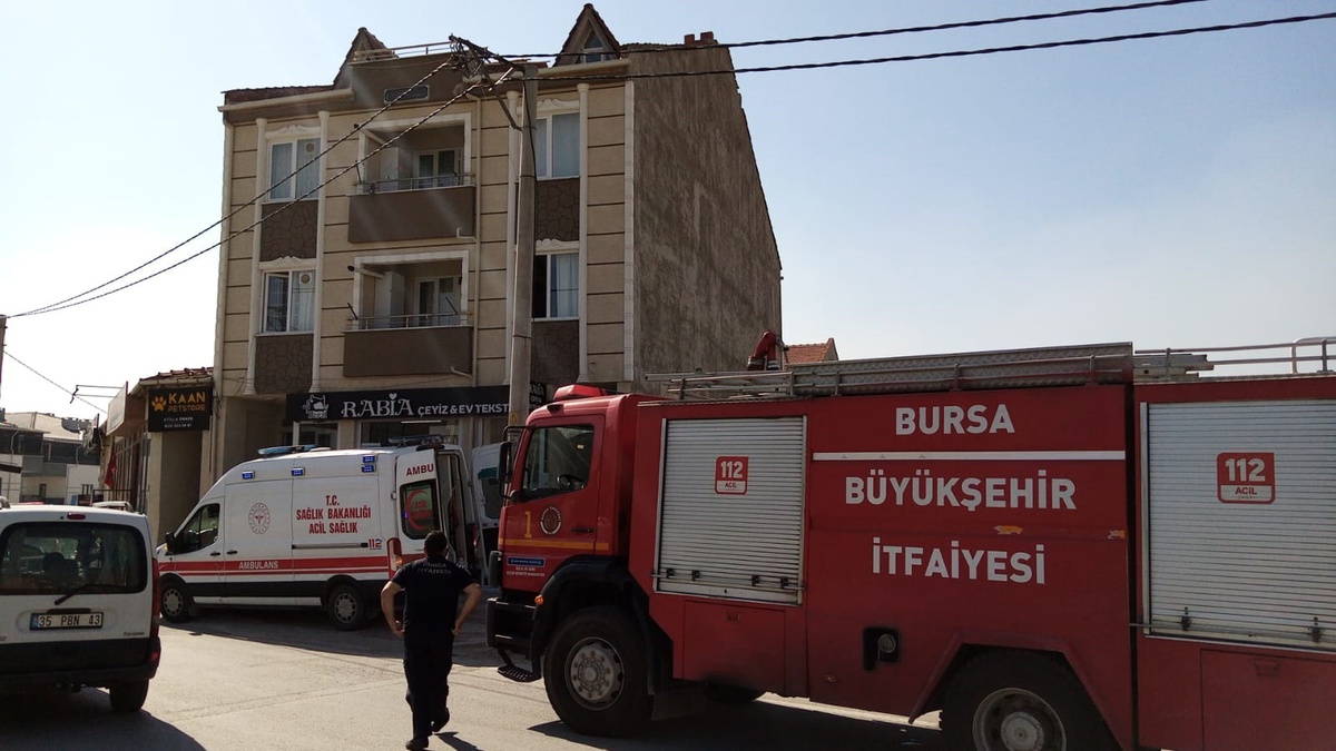 Hamur Yoğurma Makinesine Sıkıştı