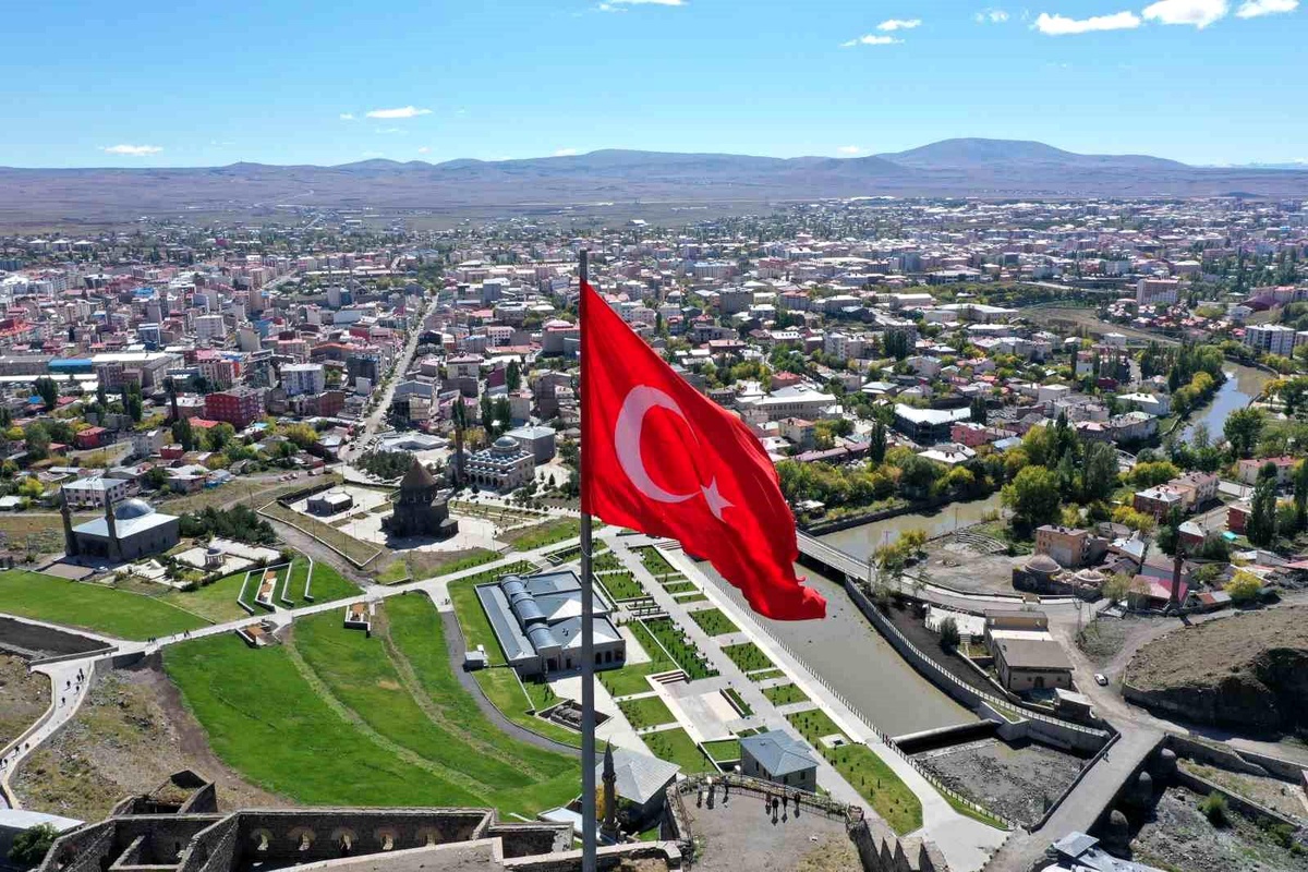 Kars\'ta Kiralar Alev Alev!