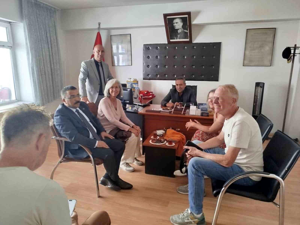 Hollandalı Turistler, Kars\'taki İtfaiyecilere Teşekkür Ziyareti Gerçekleştirdi