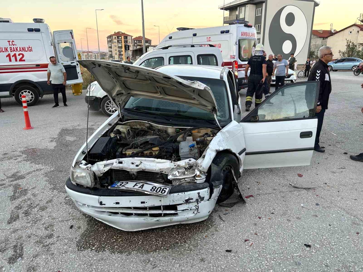 Isparta\'da Kavşak Kazası: 6 Yaralı