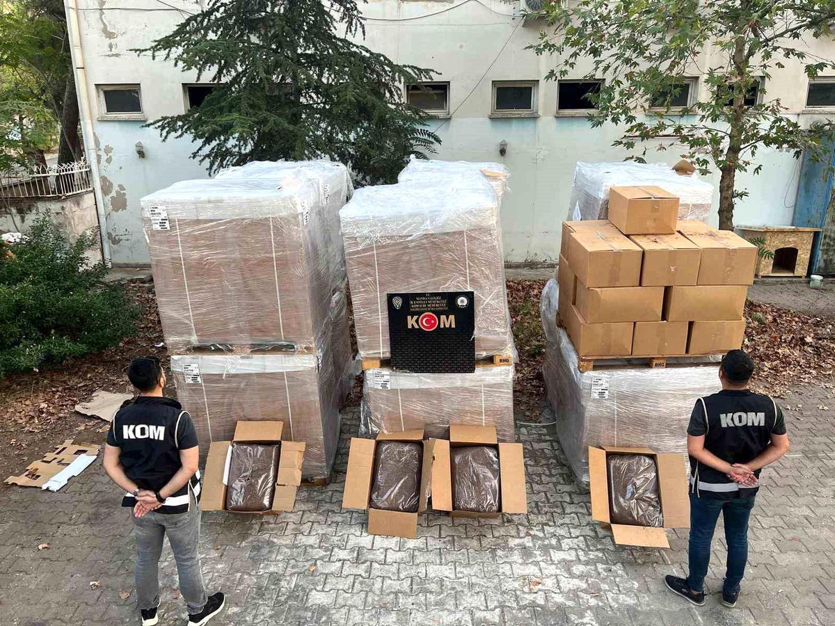 Manisa\'da Kaçak Tütün Operasyonu