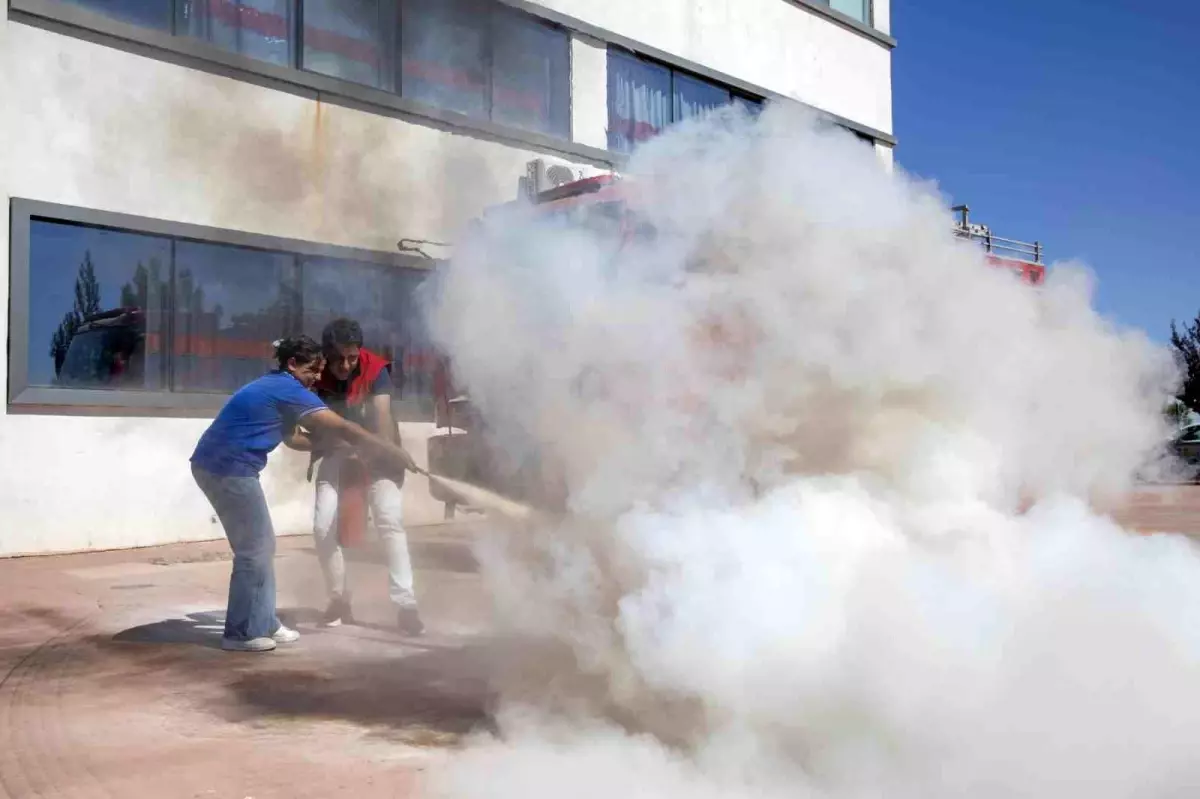 Diyarbakır\'da Öğrencilere Yangınla Mücadele Eğitimi Verildi