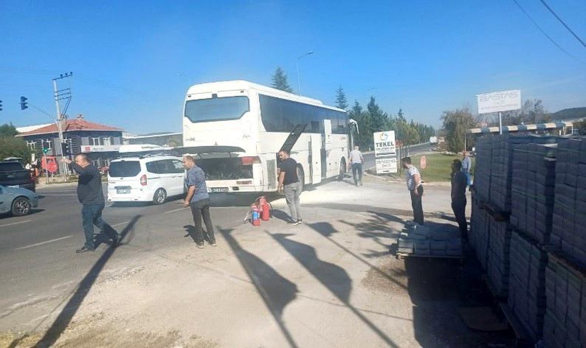 Tavşanlı\'da Servis Aracında Yangın