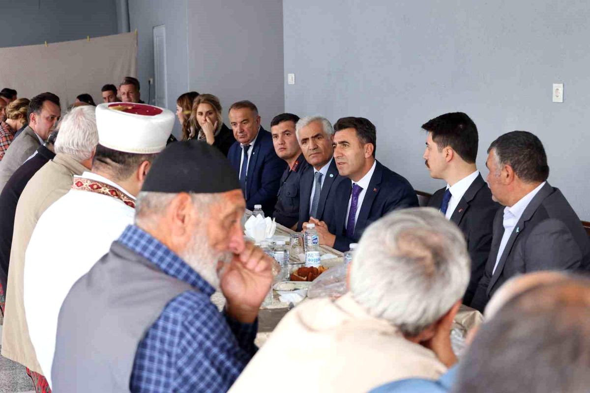 Vali Aygöl, Köylülerin Taleplerini Dinledi