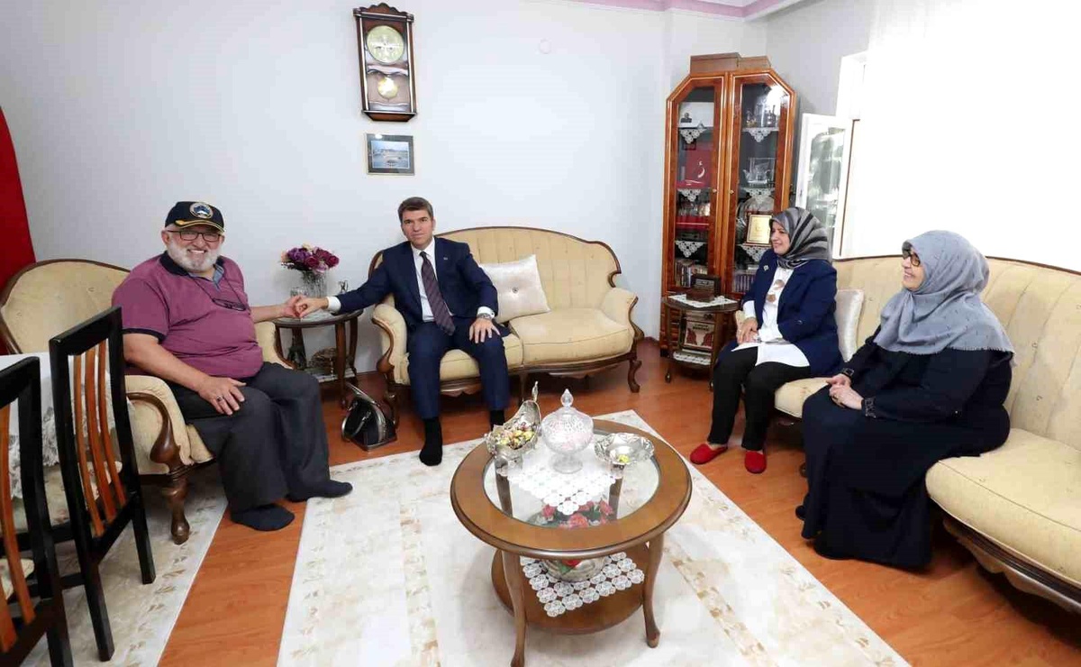Amasya\'nın Yeni Valisi Şehit Ailesini Ziyaret Etti