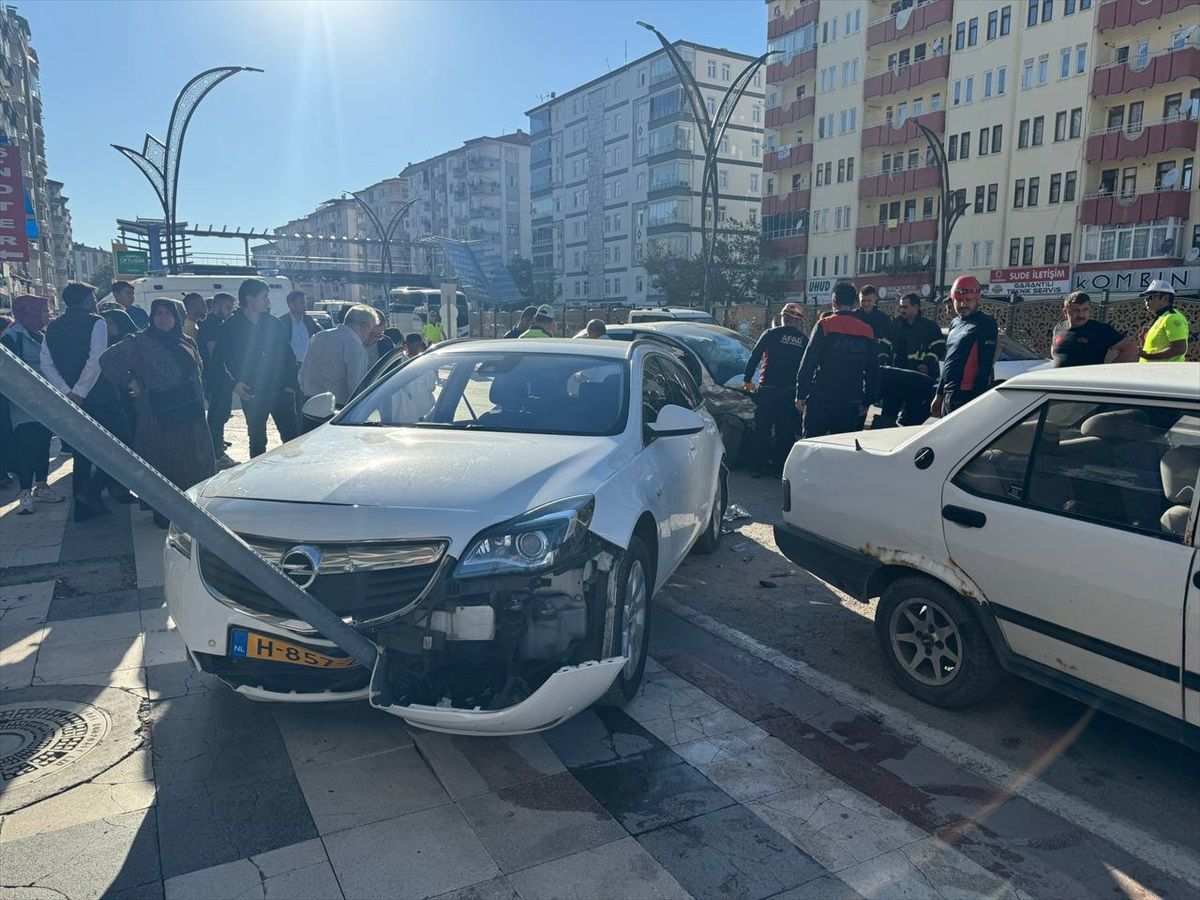 Aksaray\'da Trafik Kazası: İki Yaralı