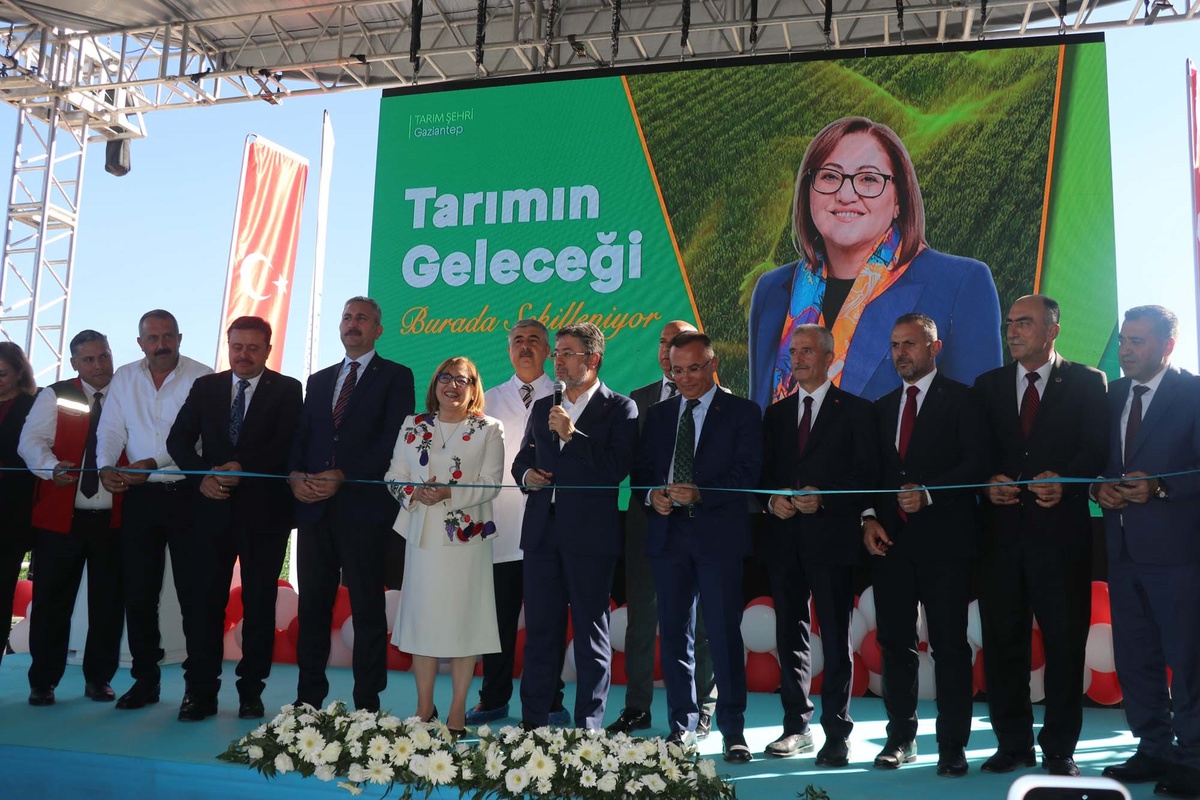 Bakan Yumaklı\'dan Ekmek Fabrikası Açılışı