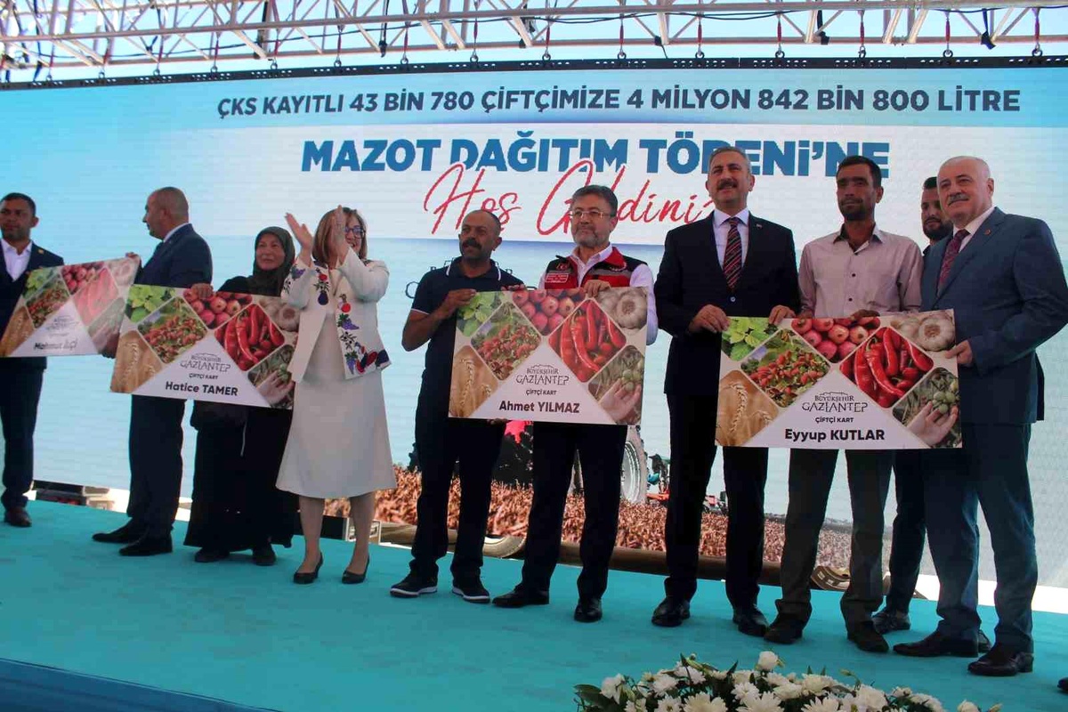 Tarım Bakanı Yumaklı, Gaziantep\'te Çiftçilere Mazot Desteği Verdi