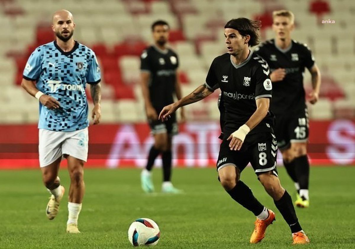 Sivasspor, Başakşehir\'e 2-1 Yenildi
