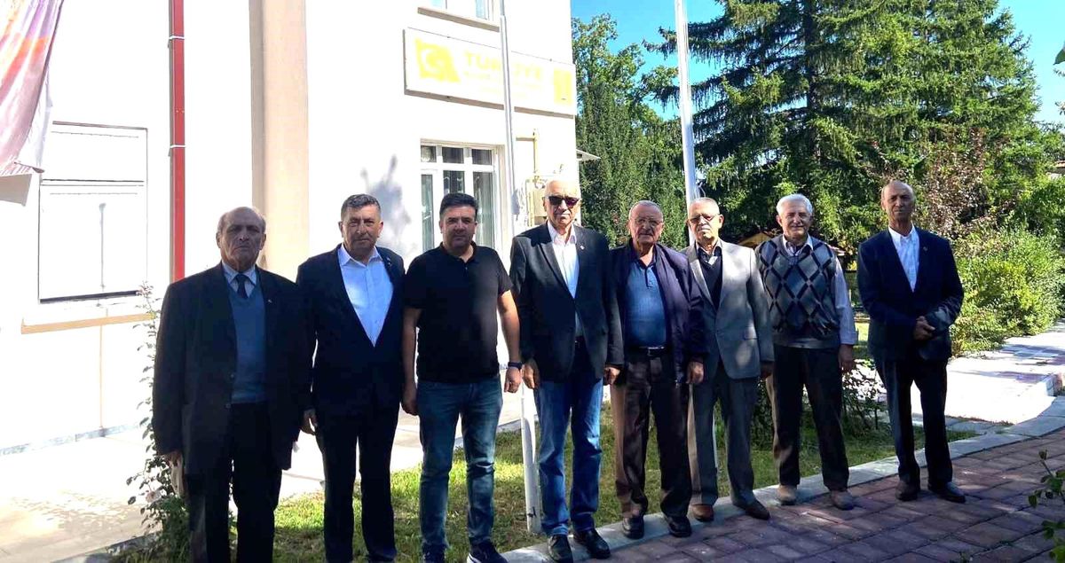 Kütahya Vakfı\'ndan Gaziler Derneği\'ne Ziyaret