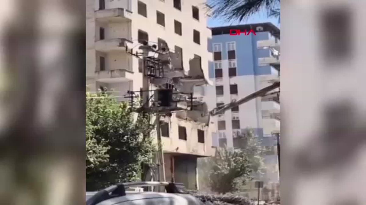 Diyarbakır\'da Yıkım Sırasında Bina Çöktü