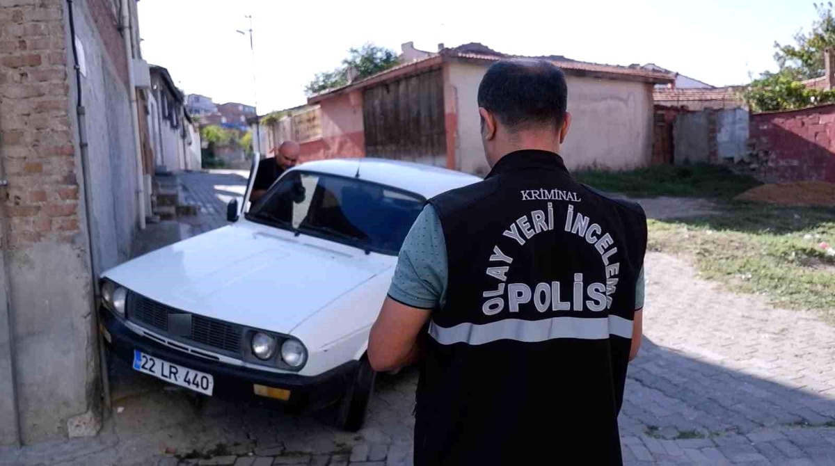 Edirne\'de Çocuk Hırsızlar Araba Çaldı