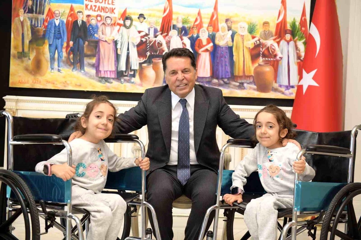 Esenyurt Belediye Başkanı\'ndan SMA Hastası İkizlere Destek