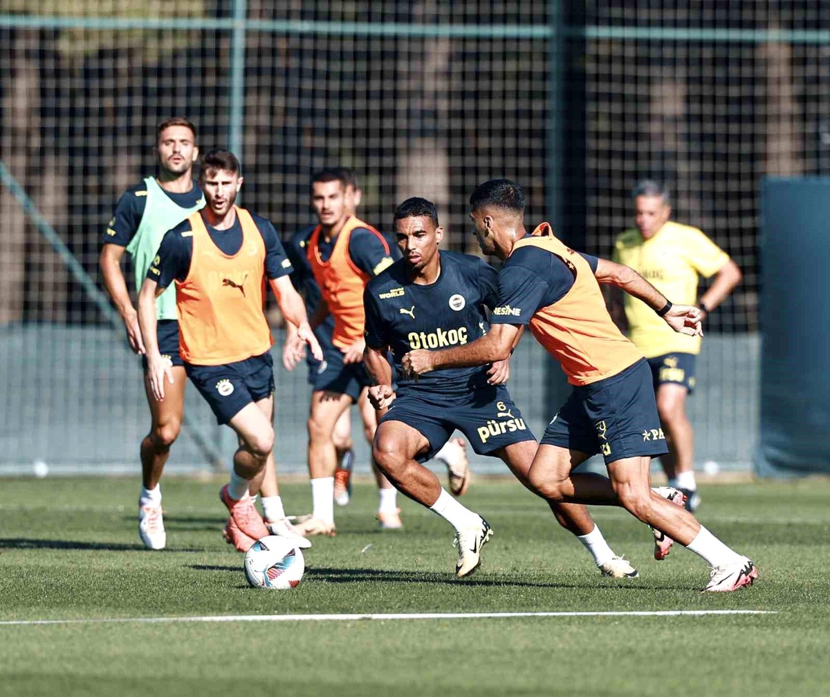 Fenerbahçe, Antalyaspor Maçına Hazırlanıyor