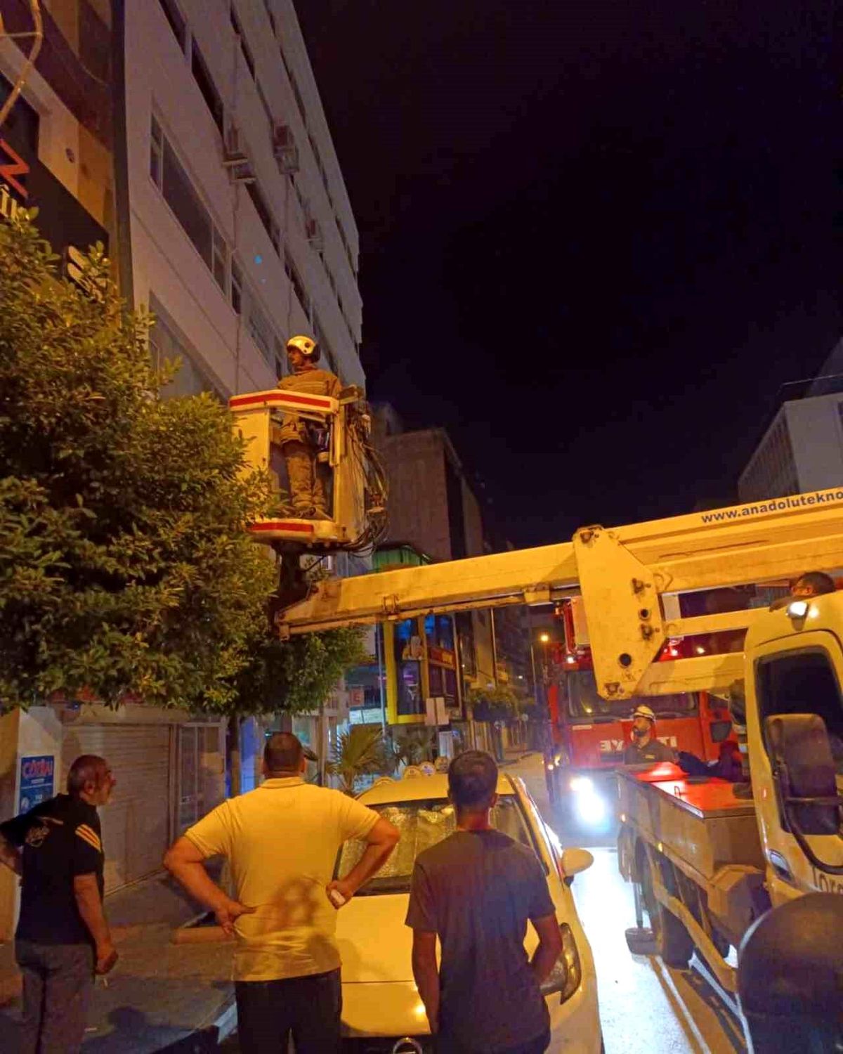 Hatay\'da Fritöz Yangını, Fırın Mutfağını Kullanılamaz Hale Getirdi