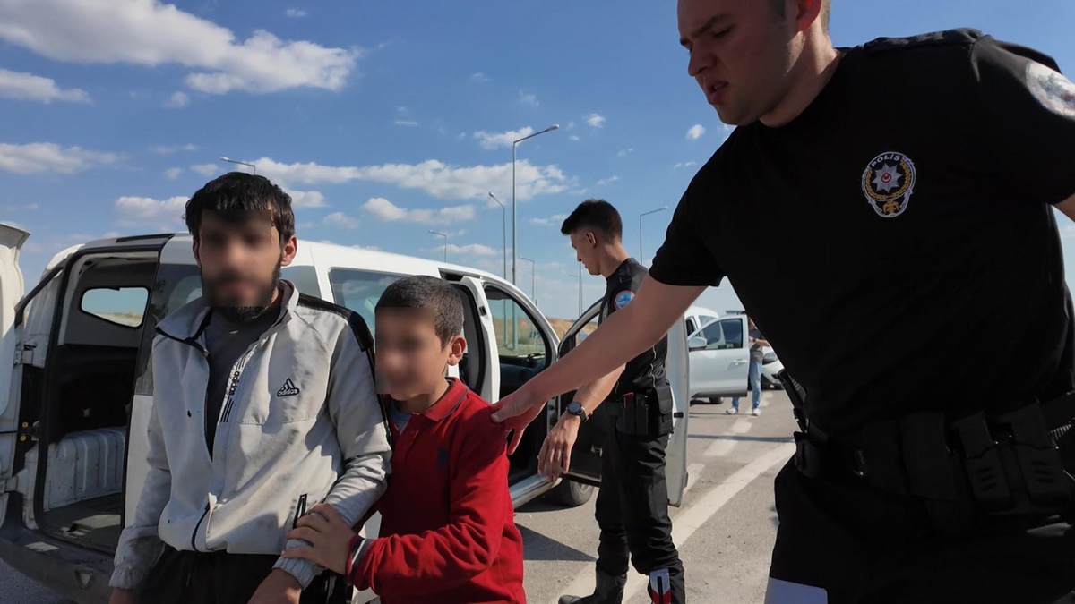 Kırklareli\'nde 11 Kaçak Göçmen ve Organizasyoncu Yakalandı
