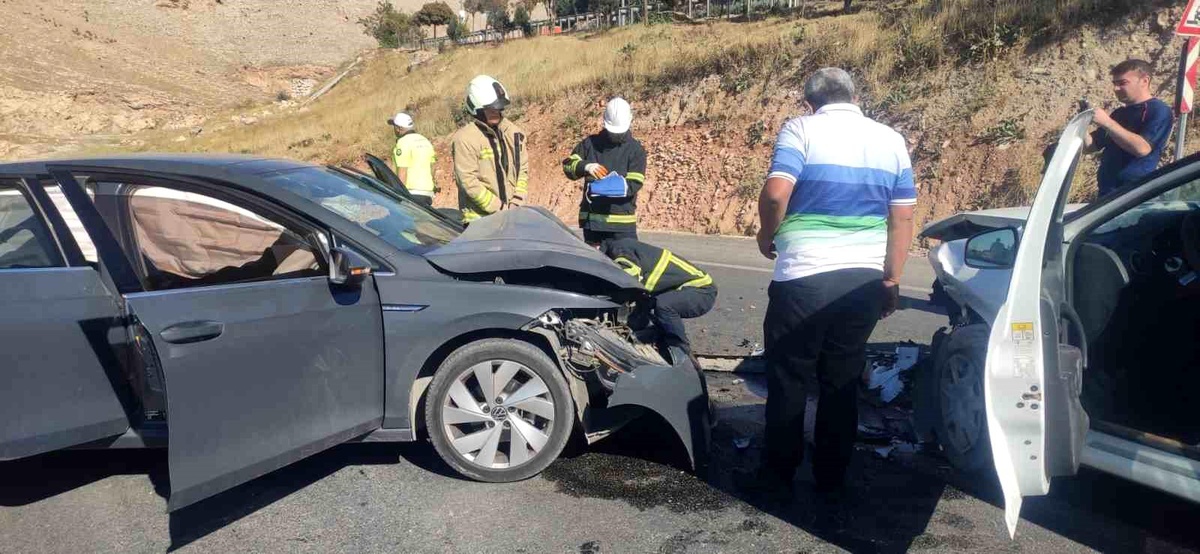 Mardin\'de Trafik Kazası: 2 Yaralı