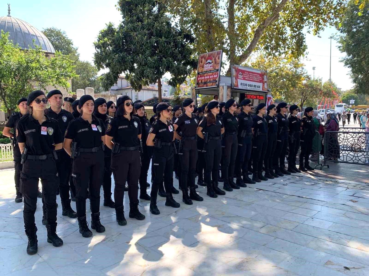 Şehit Polis İçin Lokma Dağıtıldı