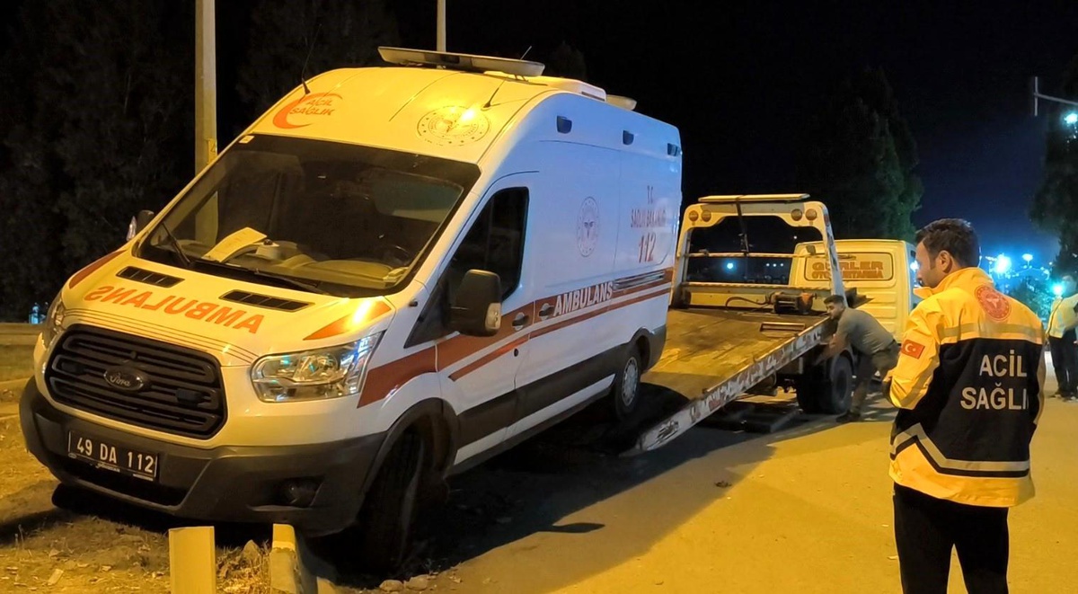 Muş\'ta Ambulans Kazası: 2 Yaralı