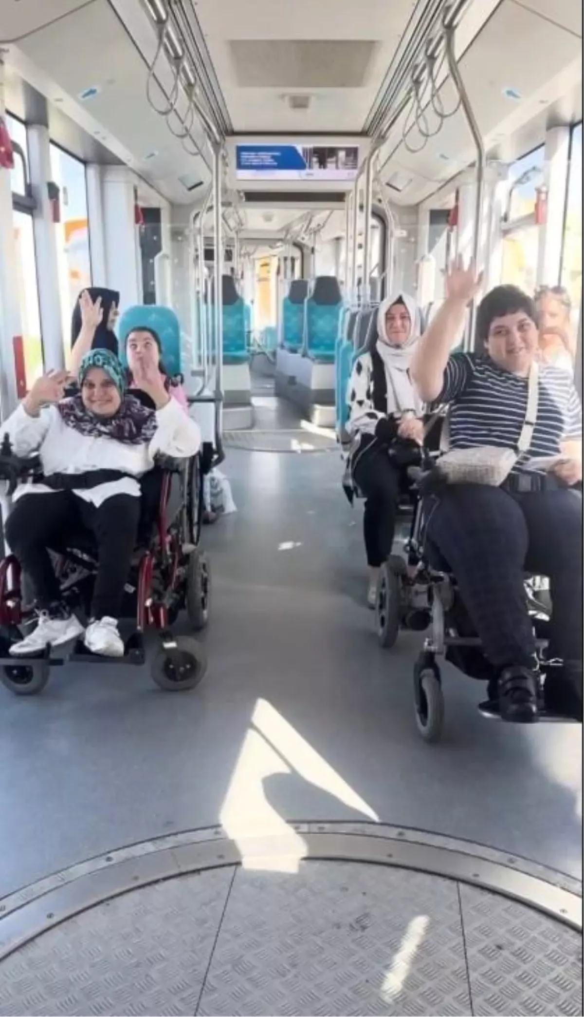 Engelsiz Yaşam Merkezi\'nden Unutulmaz Tramvay Deneyimi