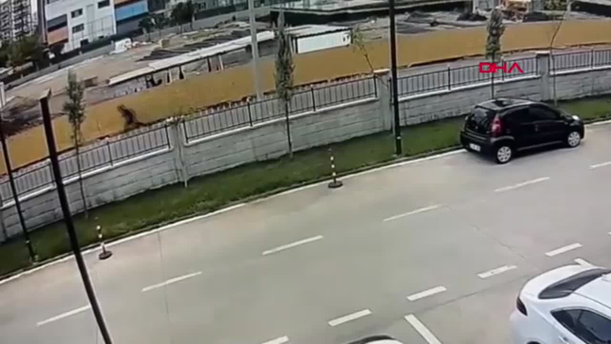 12 Metreden Atlarken Yaralandı