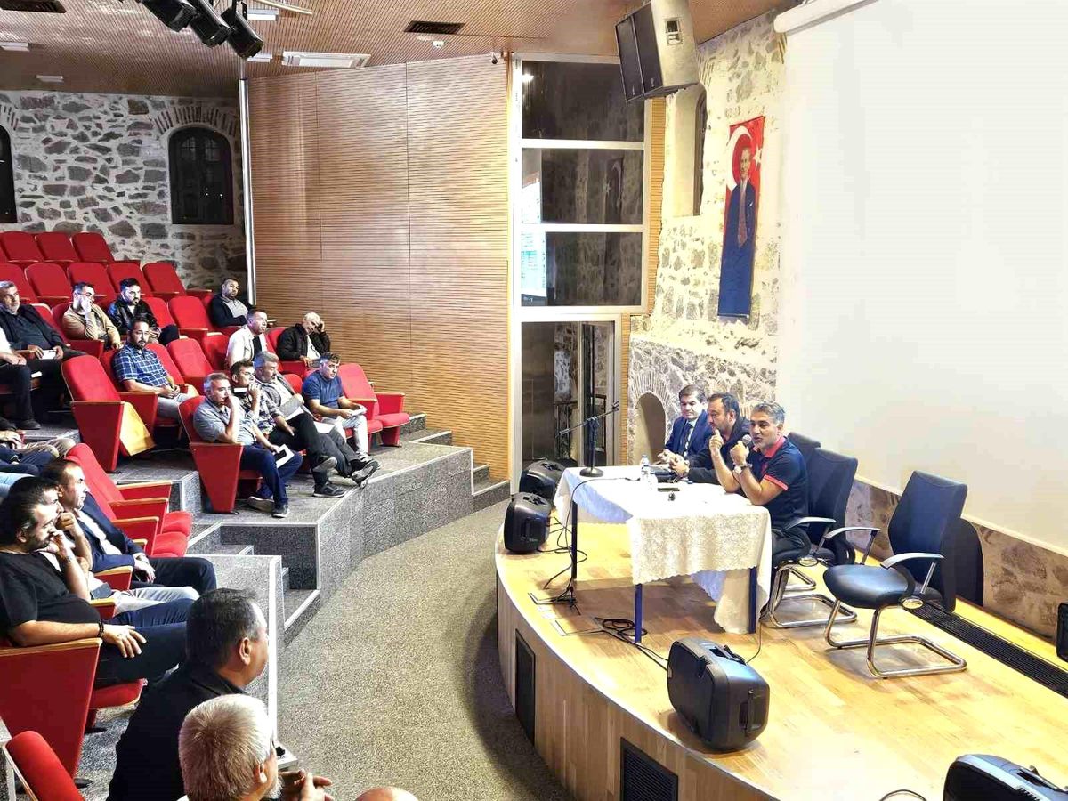 Eskişehir\'de Çiftçilere Bilgilendirme Toplantısı