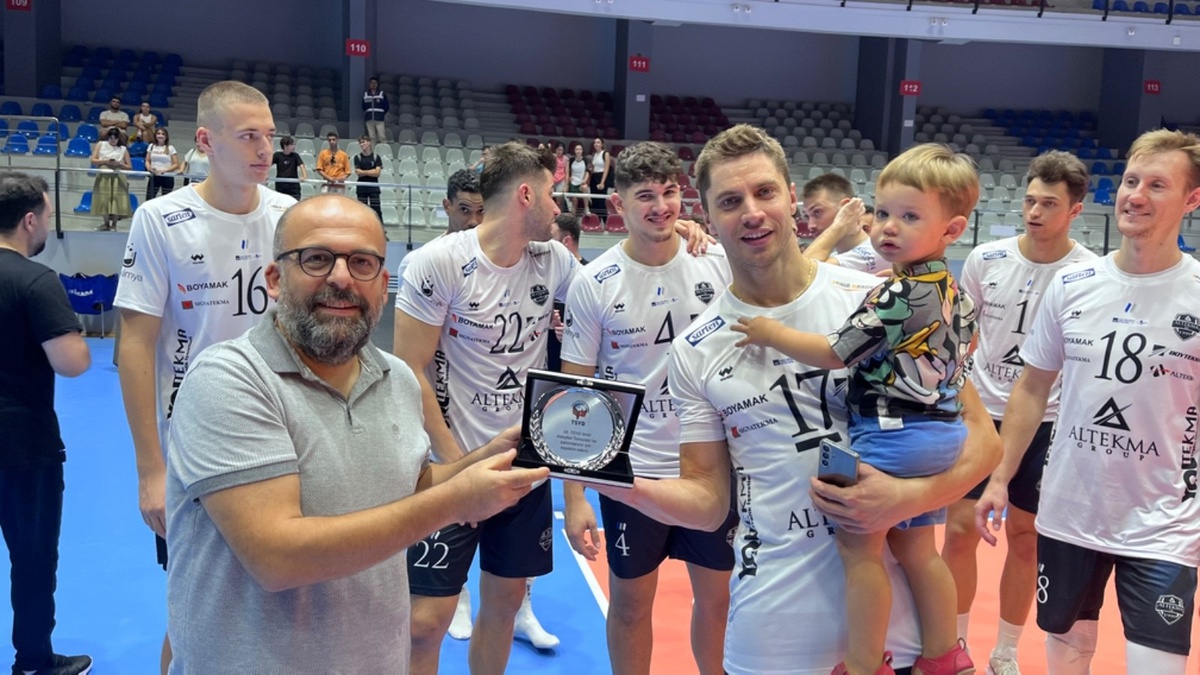 Ziraat Bankkart Voleybol Turnuvasında Şampiyon
