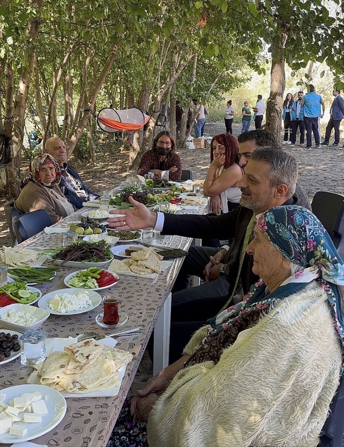 Tunceli\'de Yaşlılar Doğayla Buluşuyor