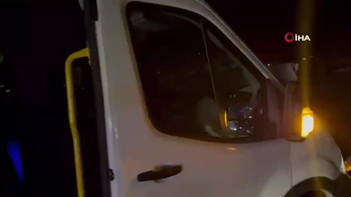 Antalya\'da Tur Minibüsü Kazası: 6 Yaralı