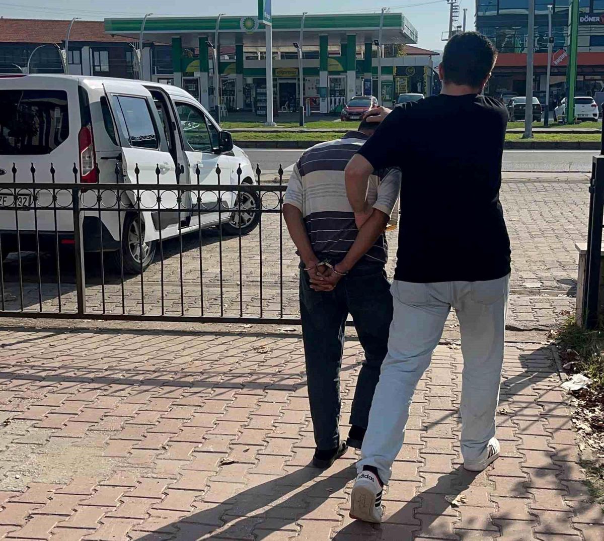 Karasu\'da Uyuşturucu Satıcısı Tutuklandı
