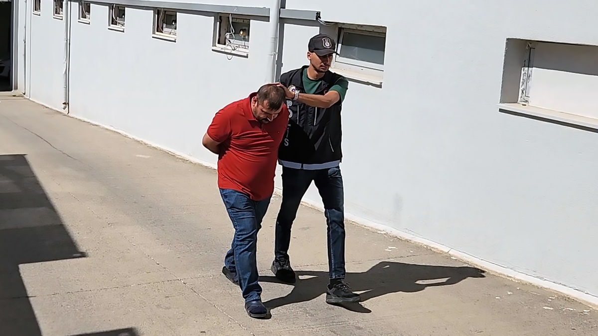 Firari uyuşturucu satıcısı yakalandı