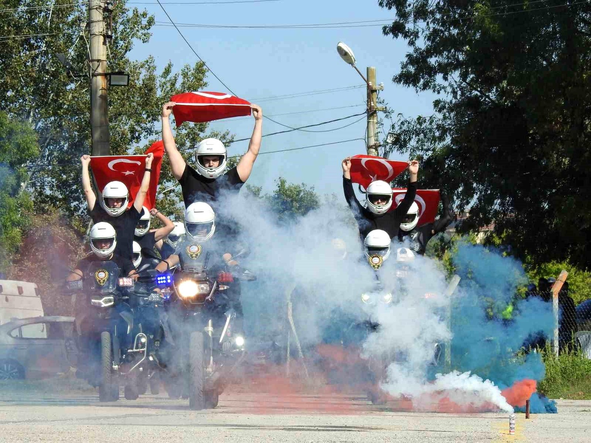 Edirne\'de Motosikletli Yunus Timleri Gösteri Yaptı