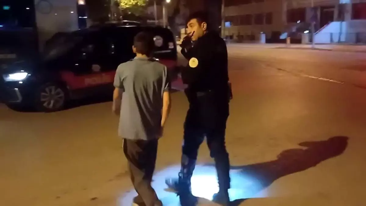 Çorum\'da Silahlı Çocuk Gözaltında