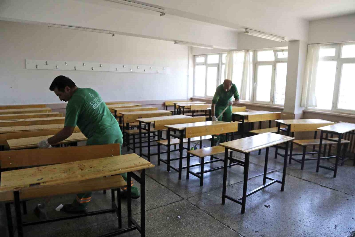 Ankara\'da Öğrencilere Hijyen Desteği: \'Temiz Okul, Sağlıklı Gelecek\' Projesi Başlatıldı