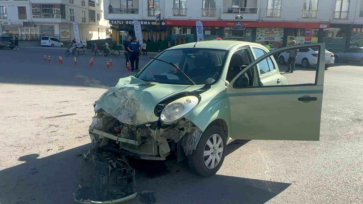 Aksaray\'da Trafik Kazası: İki Yaralı
