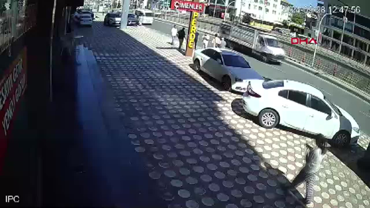 Batman\'da Yol Verme Kavgası: Motosiklet Sürücüsü Yaralandı