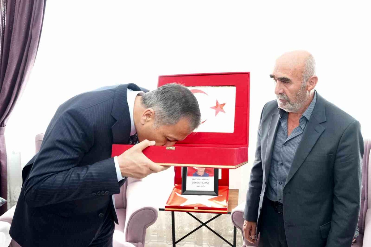 Şehit Polis Şeyda Yılmaz\'a Taziye Ziyareti
