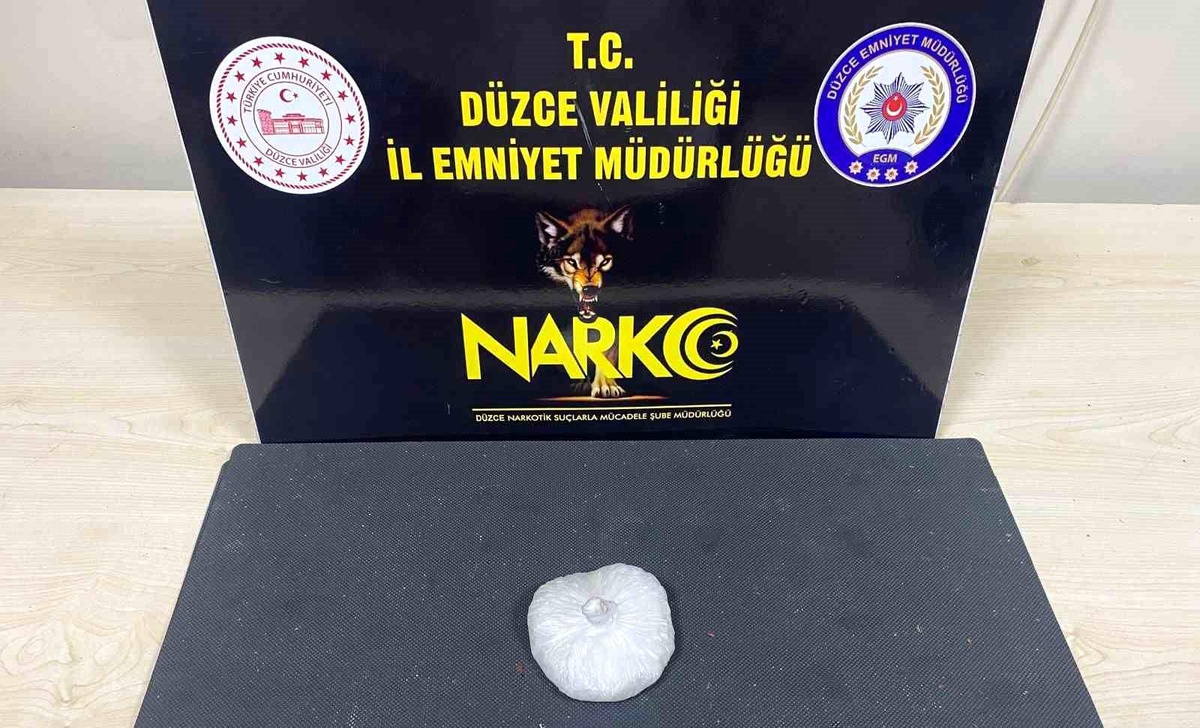 Düzce\'de Uyuşturucu Ticareti: 100 Gram Ele Geçirildi