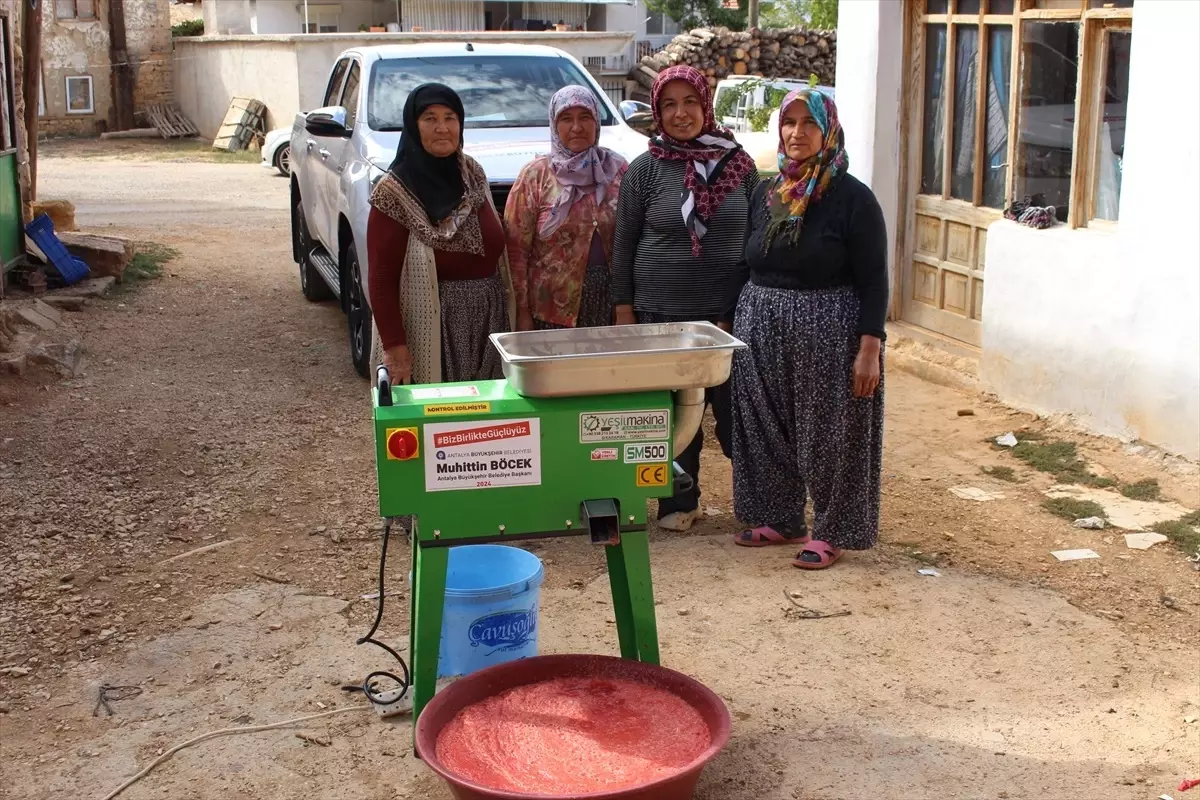 Antalya\'dan Kadın Çiftçilere Salça Makinesi Desteği