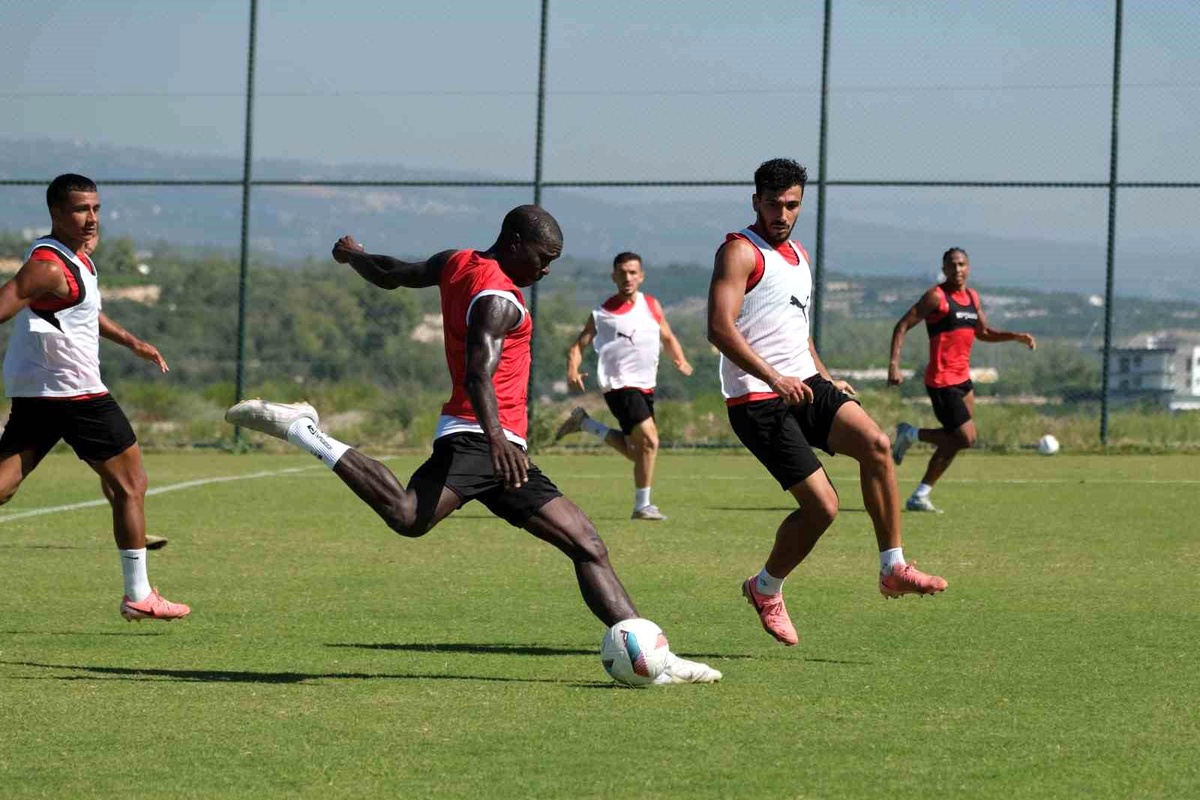 Hatayspor, Trabzonspor Maçına Çift Kaleyle Hazırlanıyor