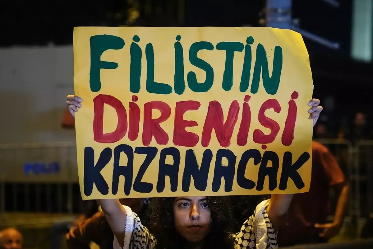 İsrail\'in Saldırılarına Protesto