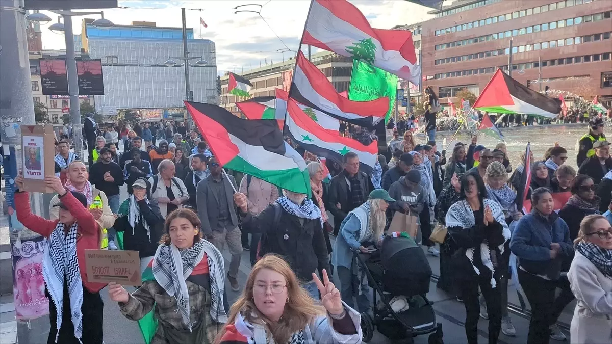 Stockholm\'de İsrail Saldırıları Protesto Edildi