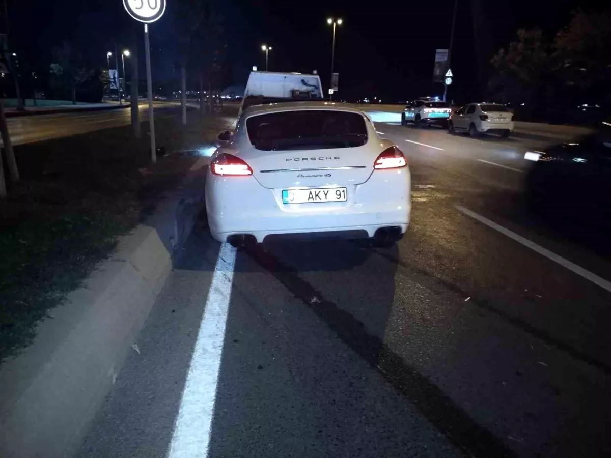 Pendik\'te Trafik Kazası: Motosiklet Sürücüsü Ağır Yaralı