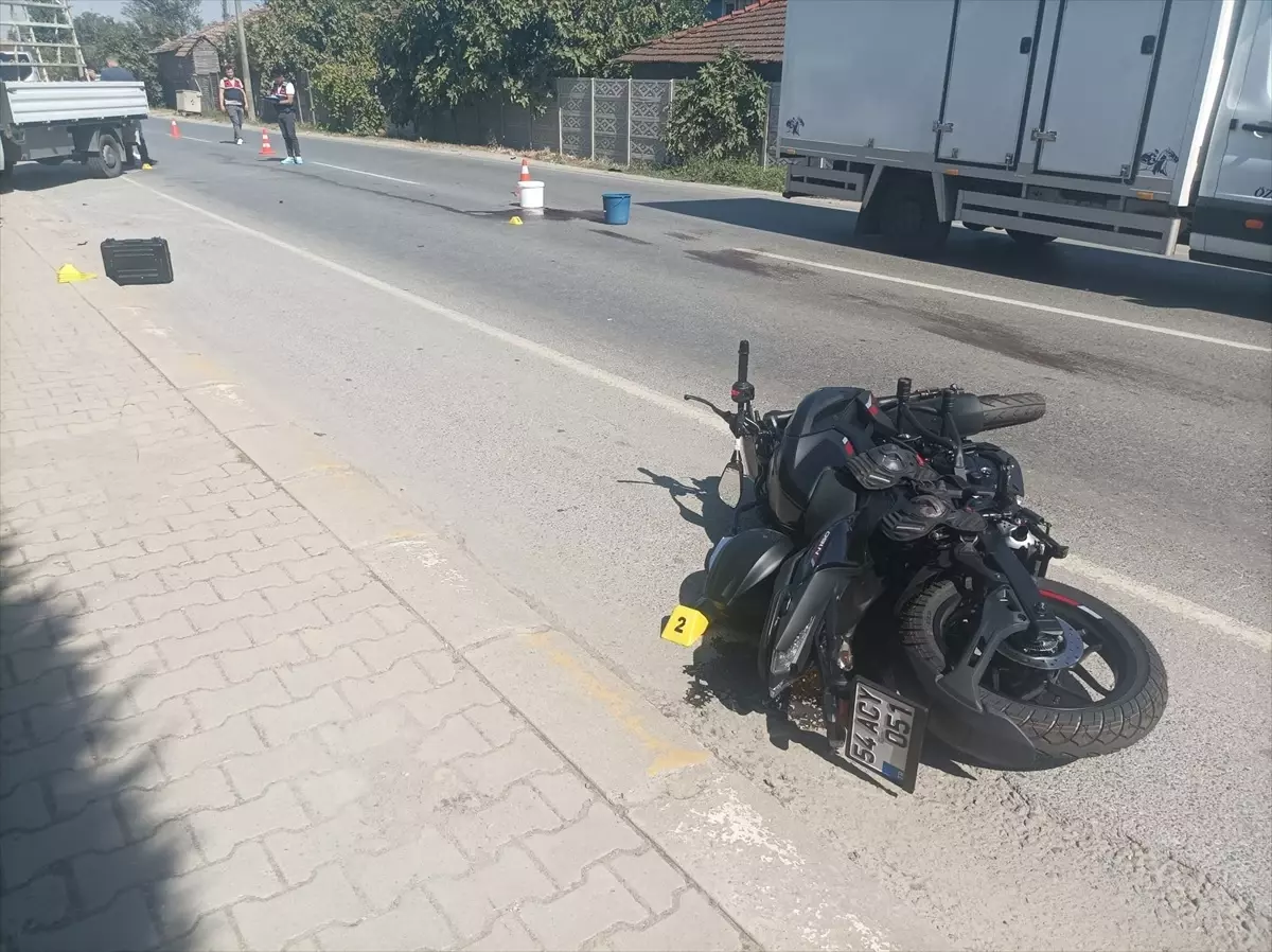 Erenler\'de Motosiklet Kazası: Genç Sürücü Hayatını Kaybetti