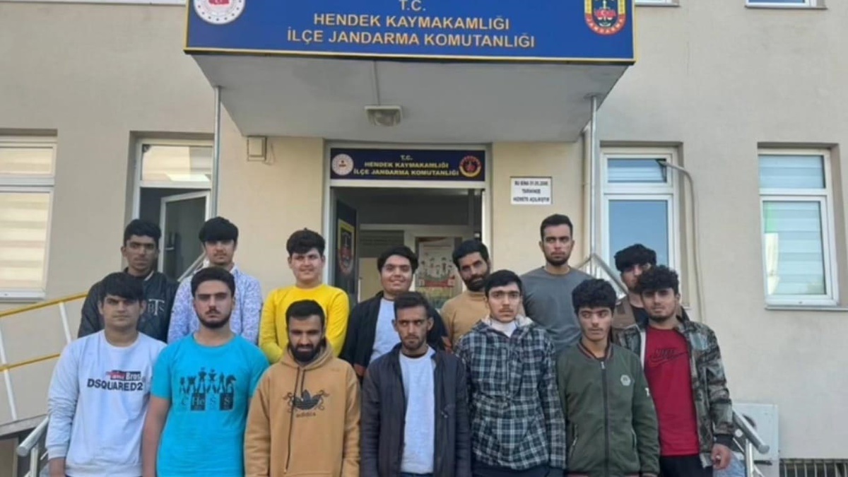 Hendek\'te 14 Kaçak Göçmen Yakalandı